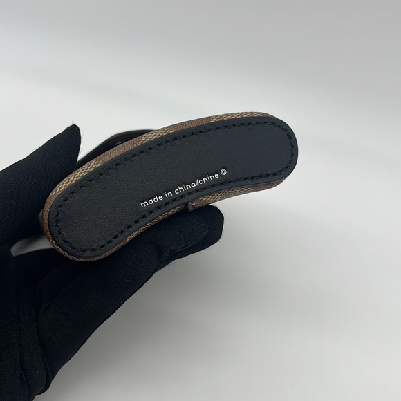 Coach NWT Flask In Signature Canvas Gunmetal/Khaki - Picture 4 of 10